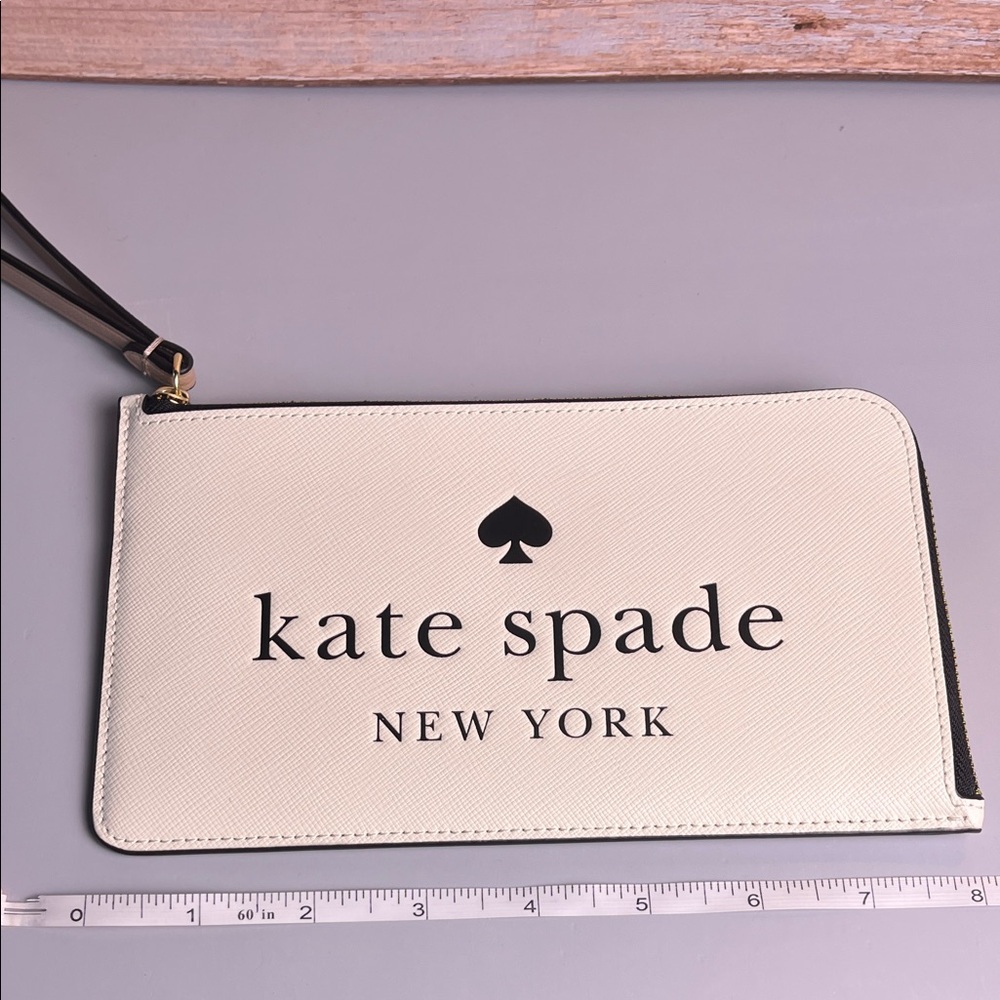 NWT Kate Spade Lucy Colorblock Embossed Ivory and Black Wristlet MSRP $149.00 - Picture 12 of 14